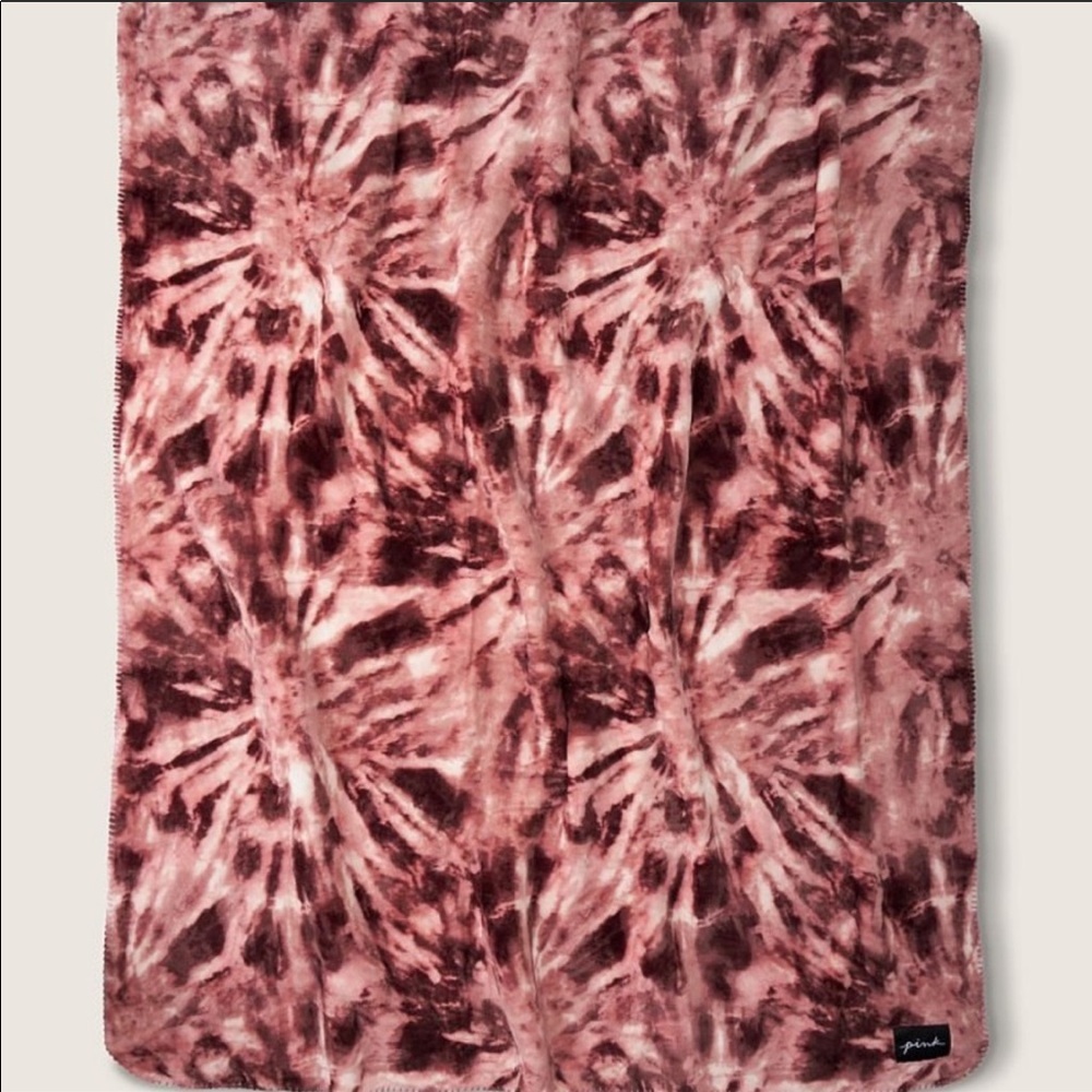VS PINK Sherpa Blanket Tie Dye - Picture 4 of 7